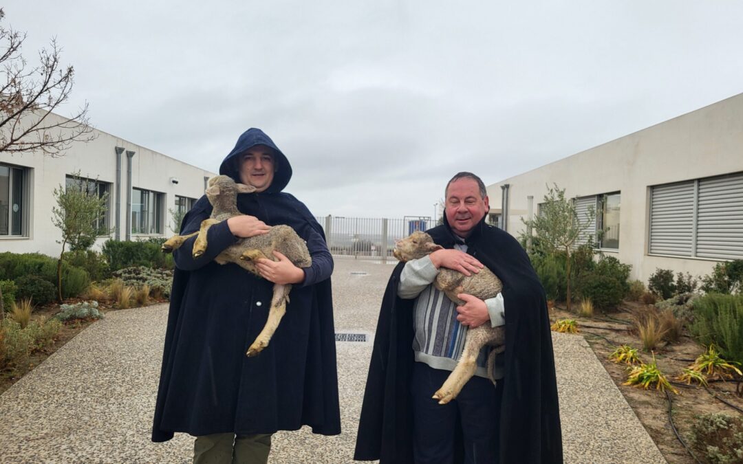 Les Scouts et Guides de France apportent la Lumière de Noël à notre école